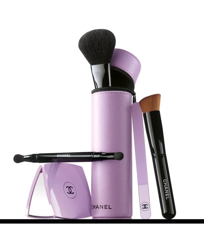 今日開賣！Chanel限量《色彩代碼》系列推出淺粉紅、淡紫色等9款限定色化妝掃套裝、化妝鏡及指甲銼